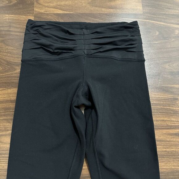 Lululemon Ruched Waist And Side Bottom Black Capri Leggings Size 4 Yoga Athletic - Picture 3 of 11